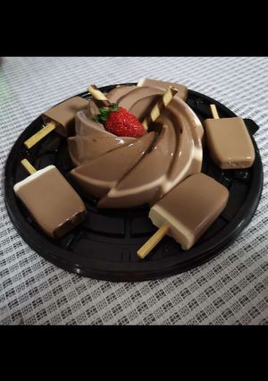 Una foto de Gelatina de chocolate y queso Philadelphia