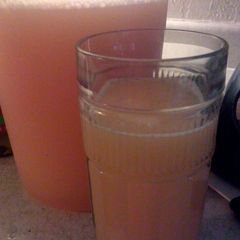 A picture of agua de melon (cantalope).