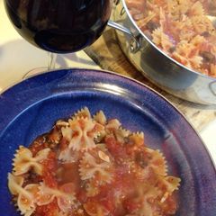 A picture of Vegan Pasta & Sautéed Mushrooms.