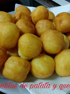 Una foto de Bolitas de patata y queso