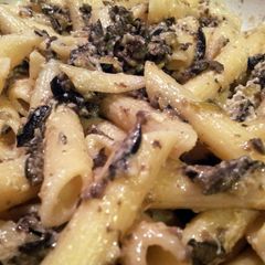 A picture of AMIEs Pasta with OLIVEs.