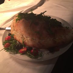 A picture of Calzone.