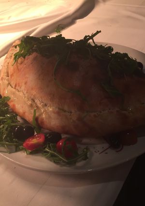 A picture of Calzone.