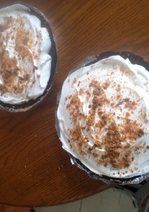 A picture of Butterfinger Pie.