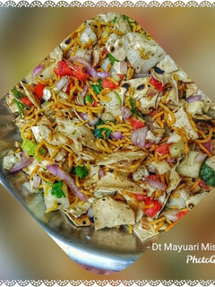 A picture of Roasted Papad Chaat.