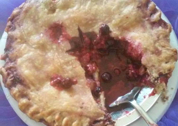 How to Make Favorite Berry Sweet Pie