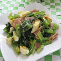 A picture of Seasoned Komatsuna and Boiled Egg.