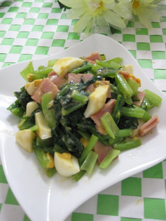 A picture of Seasoned Komatsuna and Boiled Egg.