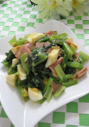 A picture of Seasoned Komatsuna and Boiled Egg.