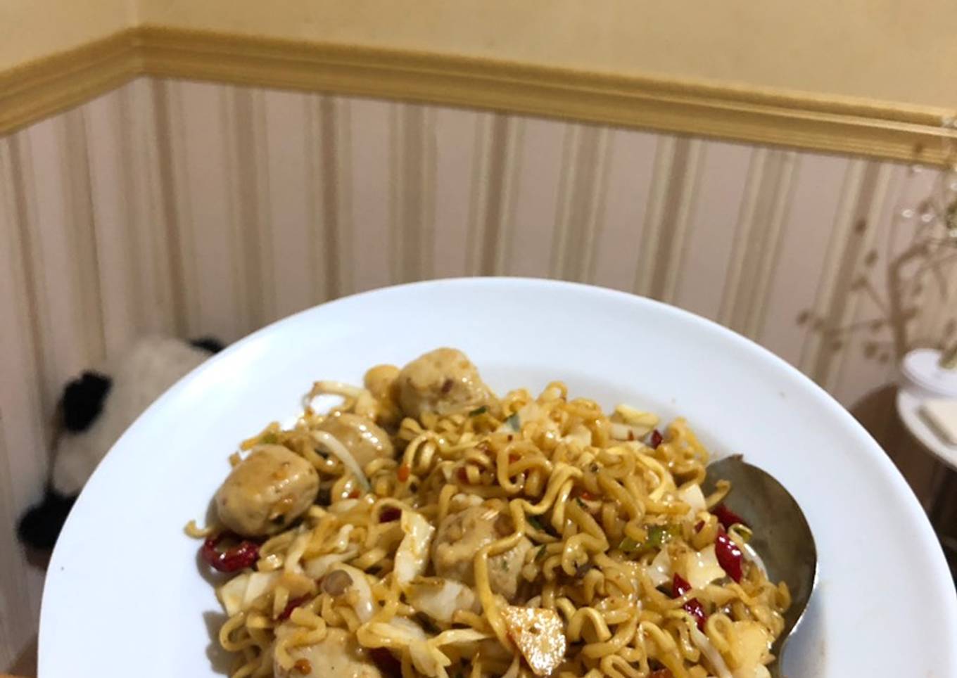 Mie Tumis Bakso (Indomie jumbo ayam panggang)