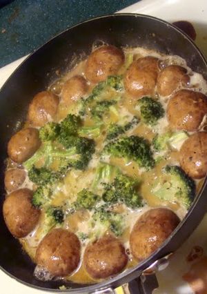 A picture of Taisen's Sauteed Mushrooms and Broccoli.