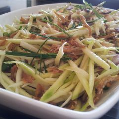 A picture of Kerabu mangga (Mango salad from Malaysia).