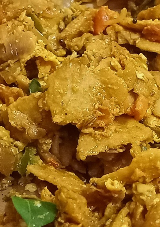 முட்டை கொத்து சப்பாத்தி (muttai kothu chappathi recipe in Tamil) செய்முறை முக்கிய புகைப்படம்