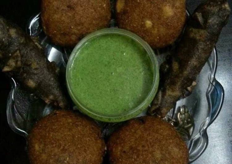 Recipe of Speedy Stuffed aloo tikki with mirchi pakoda