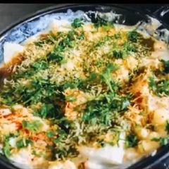 A picture of Idli Chaat.