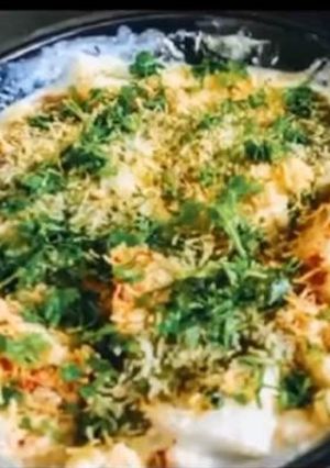 A picture of Idli Chaat.