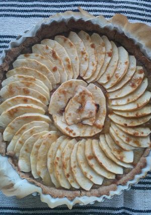 A picture of Wholewheat French apple pie.