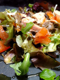 Una foto de Ensalada gourmet de ventresca y anchoas con aliño de Pedro Ximénez