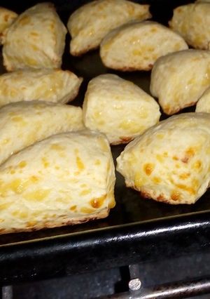 Una foto de Scons de queso