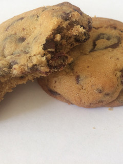 Φωτογραφία της συνταγής Yummy, chewy cookies με κομματάκια σοκολάτας