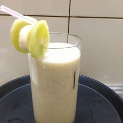 A picture of Banana kiwi smoothie.