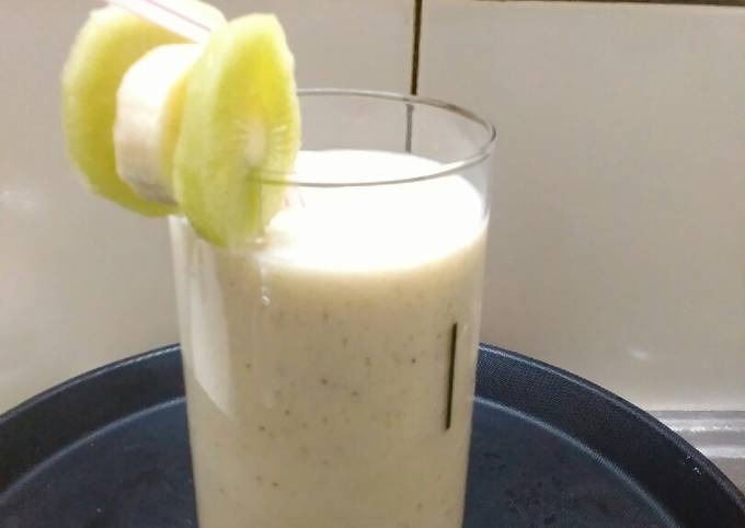 Simple Way to Make Favorite Banana kiwi smoothie