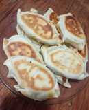 Empanadas de choclo, con verduras y un poquito de queso cremoso