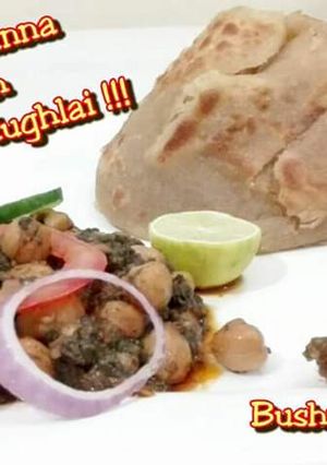 A picture of PALAK CHAANA WiTH PARATHA MUGHLAI.