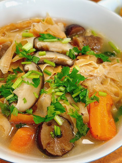 Hình của món Canh măng khô chay phiên bản siêu đơn giản.