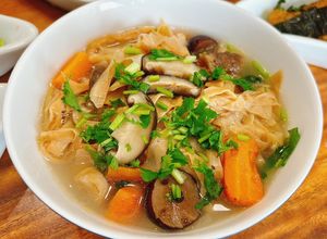 Hình của món Canh măng khô chay phiên bản siêu đơn giản.