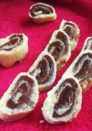 बिस्कुट पनीर स्वीट रोल (biscuit paneer sweet roll recipe in Hindi) रेसिपी मुख्य फोटो