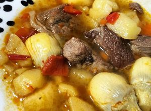 Una foto de Morcillo de ternera con alcachofas y patatas