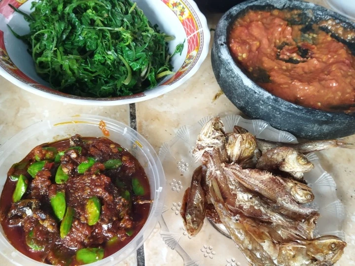 Easy Ways Prepare Recipes Sambel petai pake teri the Perfect Tasty.