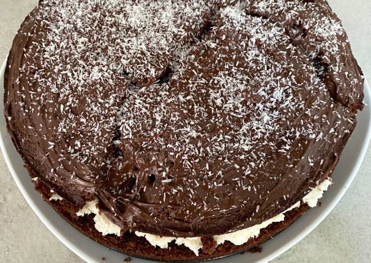 Recetta di Fatto in casa super veloce Torta di compleanno cioccolato e cocco