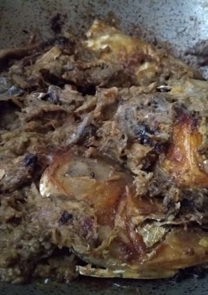 A picture of Taro stem hilsha head stir-fry.