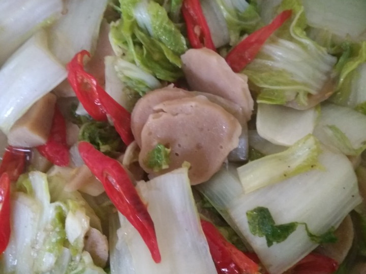 Bagaimana Membuat Tumis sawi putih dan bakso, Bisa Manjain Lidah