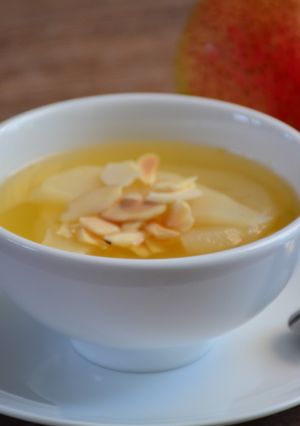 Hình của món Lê nấu đường phèn.
