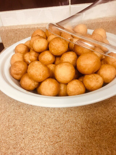 صورة لوصفة 🤤 طريقه اللقيمات محشيه جبن كيري 😋😋