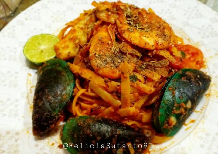 Fettucine Seafood Marinara