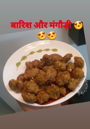 A picture of Mangodi/moong dal pakoda #staters.