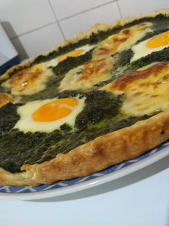 Una foto de Tarta de acelga, huevo y queso mantecoso