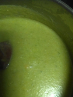 Una foto de Puré de espinacas y calabacín
