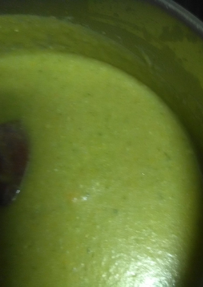 Una foto de Puré de espinacas y calabacín