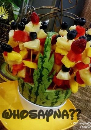 A picture of Whosayna’s Fruit Salad Bouquet.