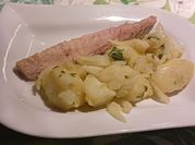 Una foto de papas aliñás con melva