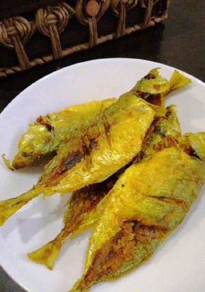 Gambar Ikan Goreng Kunyit ❤️