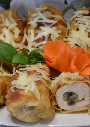Zdjęcie przepisu Roladki z kurczaka z pieczarkami.