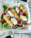 Ensalada de espinacas con cherry, pollo y huevo