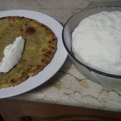A picture of Maithi ki roti aur ghar ka mukhan.