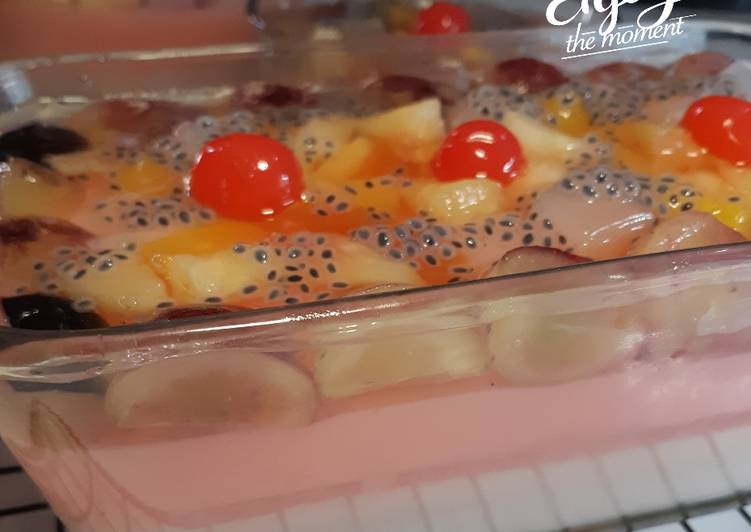 Puding Buah Vanila Stroberi